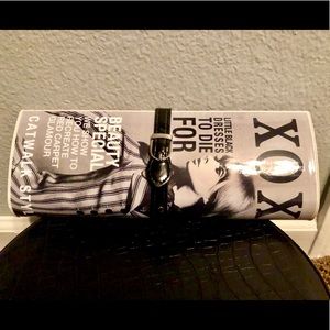 Classic black & white folded magazine clutch purse